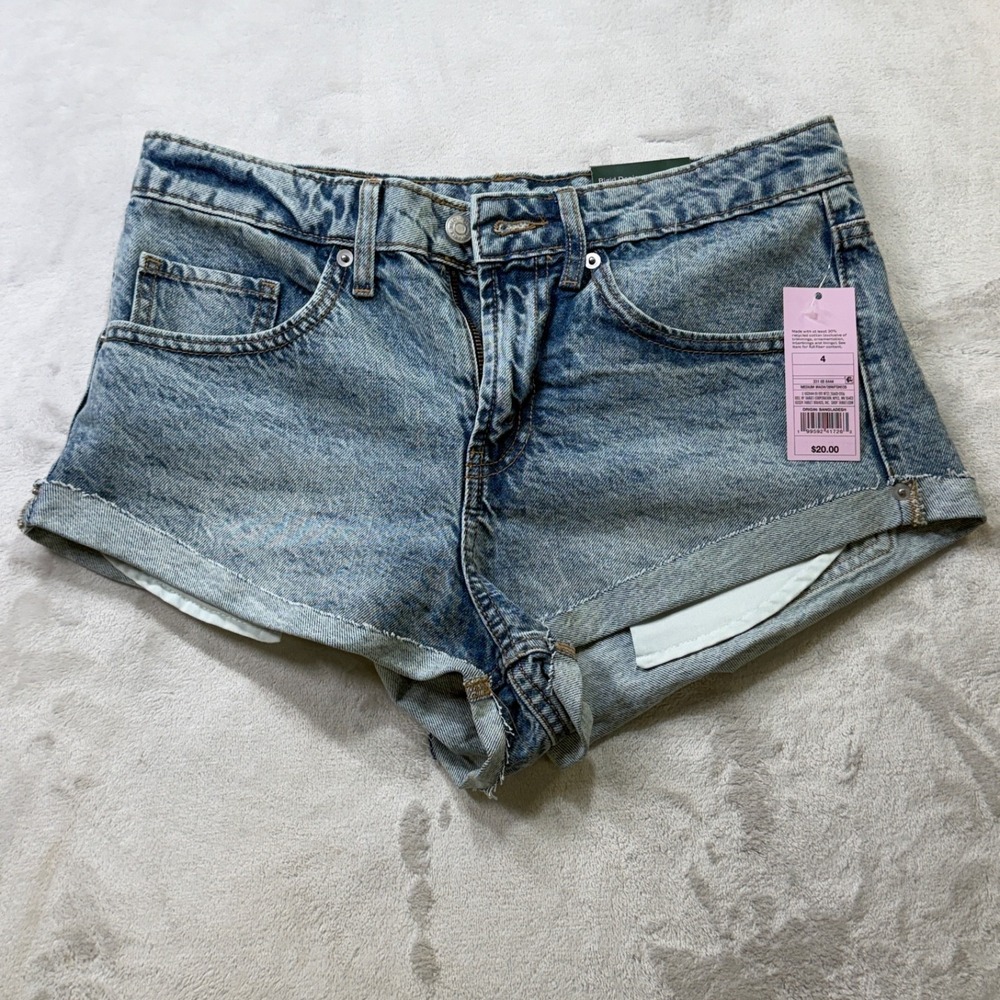 Wild Fable Mid-Rise Cheeky Shorts Size 4 Medium Wash Denim Cuffed Raw Hem NWT